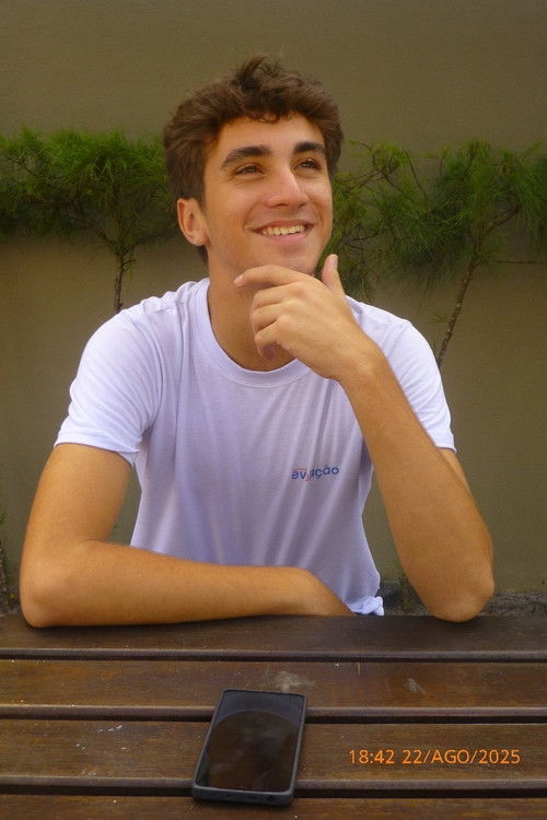 Heitor Chaves as Leonardo