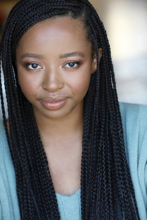 Julyza Commodore as Ellen