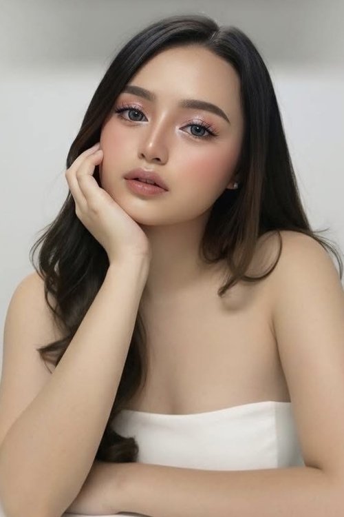 Liana Rosales as Mira