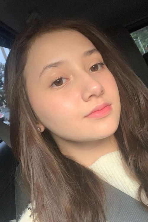 Jameelah Saleem as Ajeng