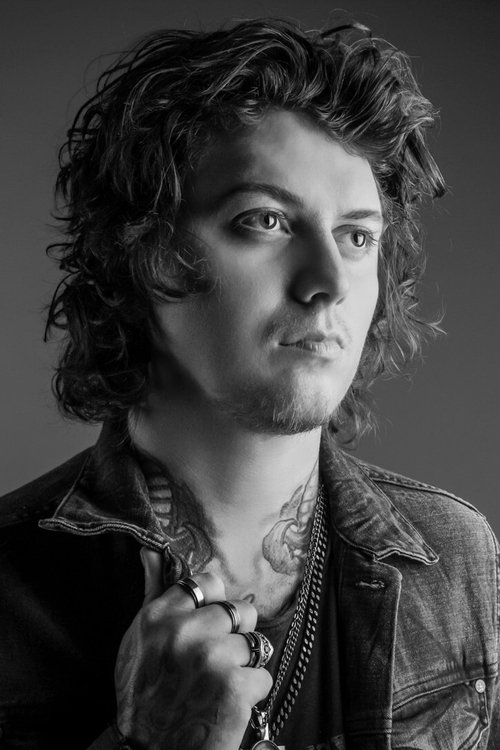 Ben Bruce as Leo Donovan