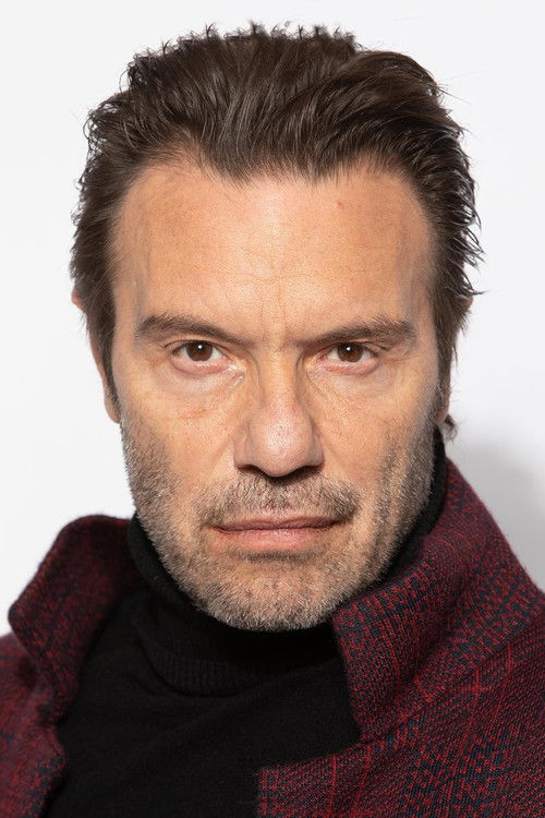 Stratos Tzortzoglou as Σταύρος