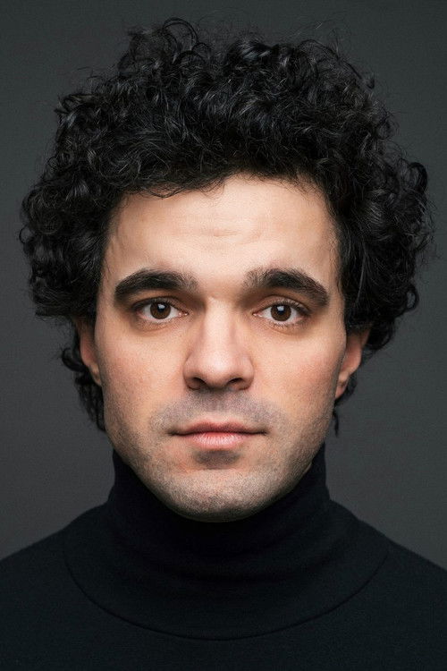 Maksim Novikov as ведущий шоу «Королева Гарема»