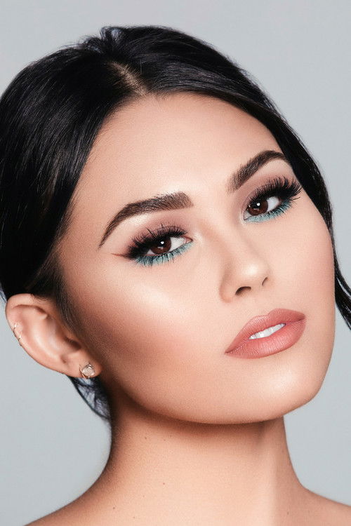 Roxette Arisa as Mean Influencer