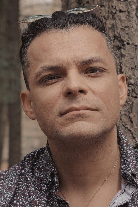 Leonardo Fuica as Bob