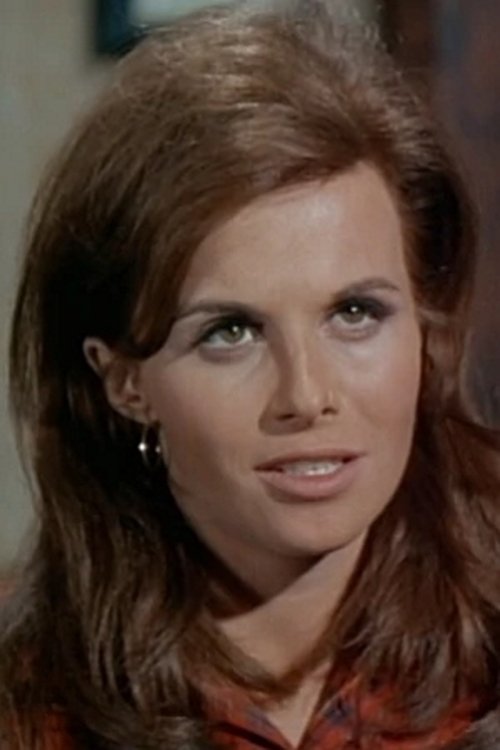 Lynn Loring as Jewish Girl