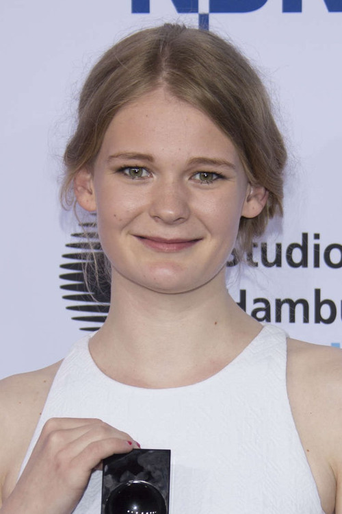 Gro Swantje Kohlhof as Philomena