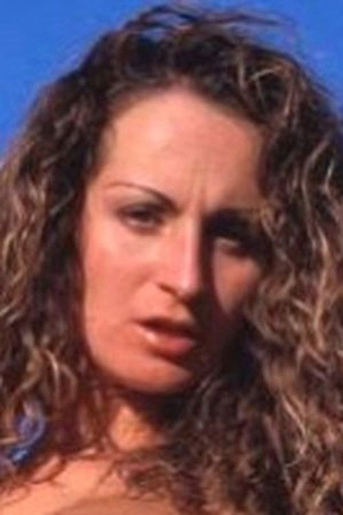 Fernanda Diaz as Sandra