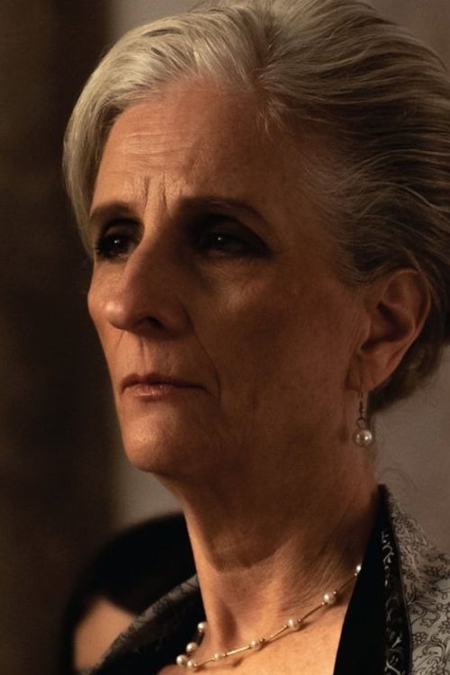 Margarita Kénefic as Carmen