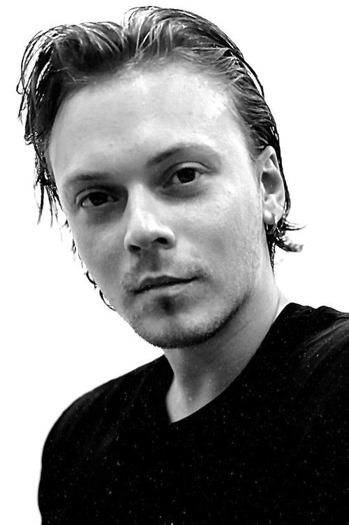 Vas Provatakis as Gordon