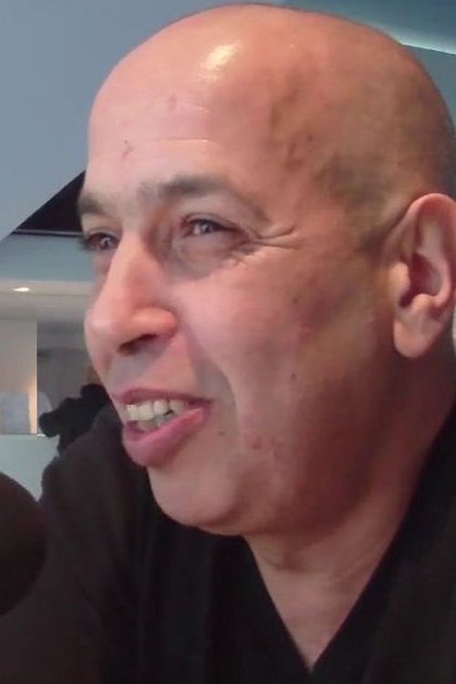 Mohamed Metina as Momo