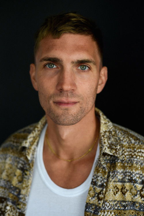 Simon Mantei as Ronny