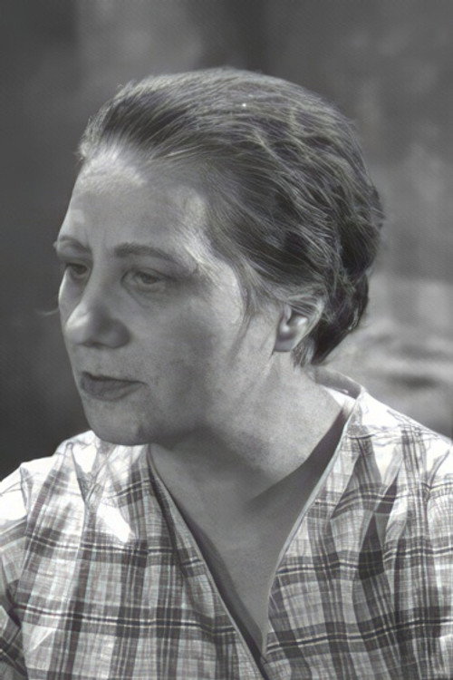 Annie Toinon as Amélie (uncredited)