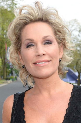 Tanja Jess as Simone