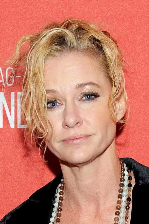 Shelby Lynne as Carrie Cash