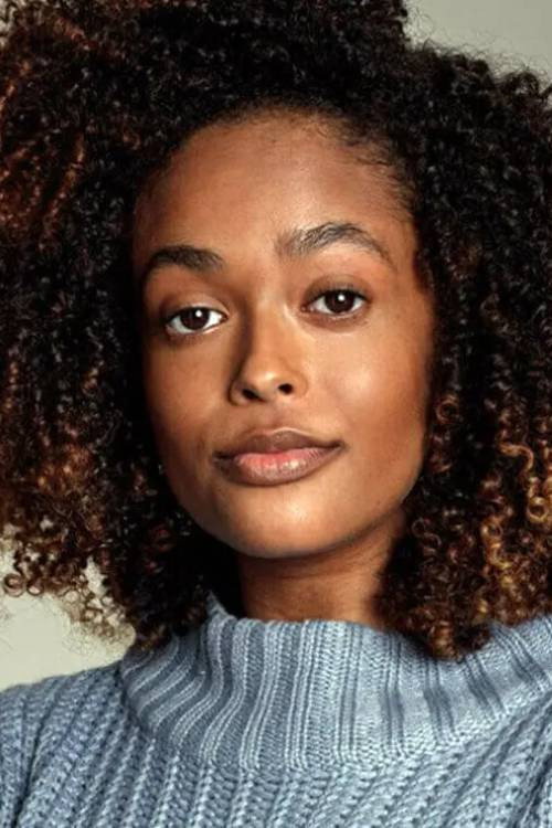 Lamara Strijdhaftig as Shoe saleswoman