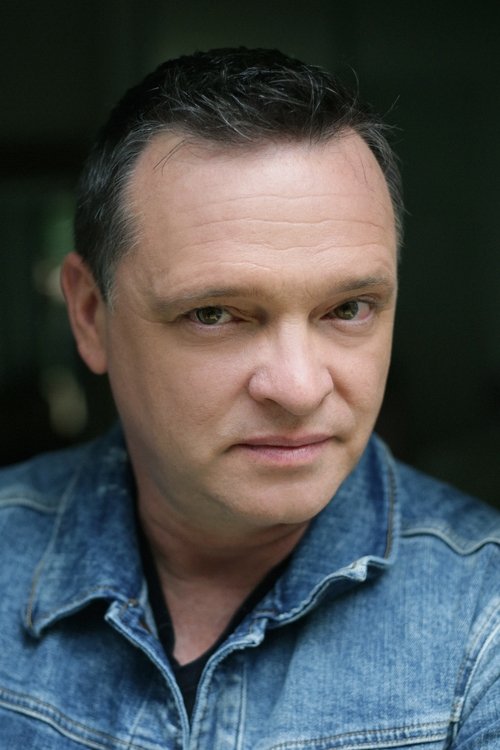 Serge Postigo as Francis Roy