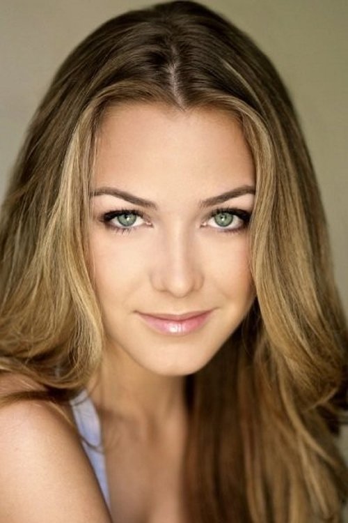 Mariana Paola Vicente as Amiga