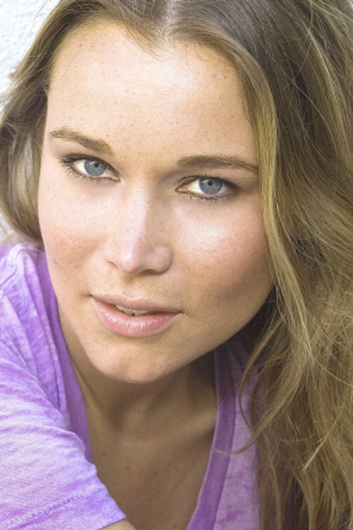 Evy Bjorn as Cindy (as Evy Lutzky)