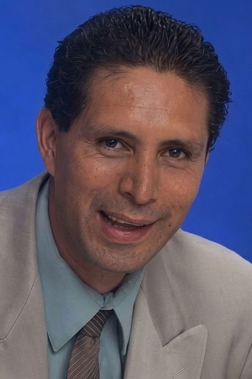 Miguel luis as Entrevistador e investigador