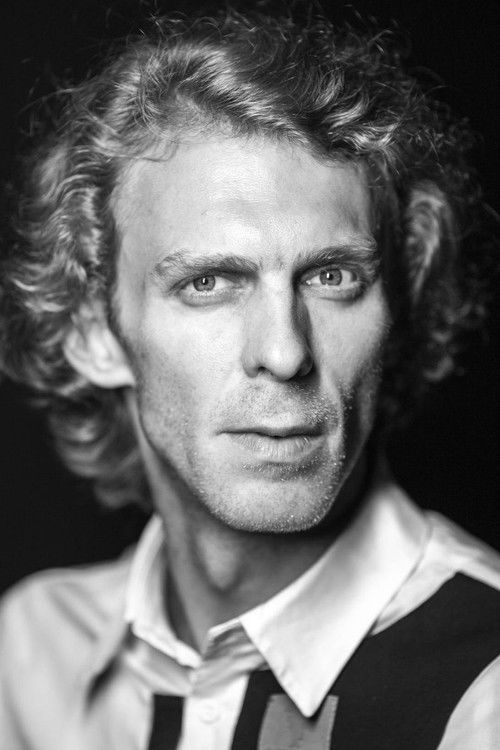 Aleksandr Karpenko as Valera