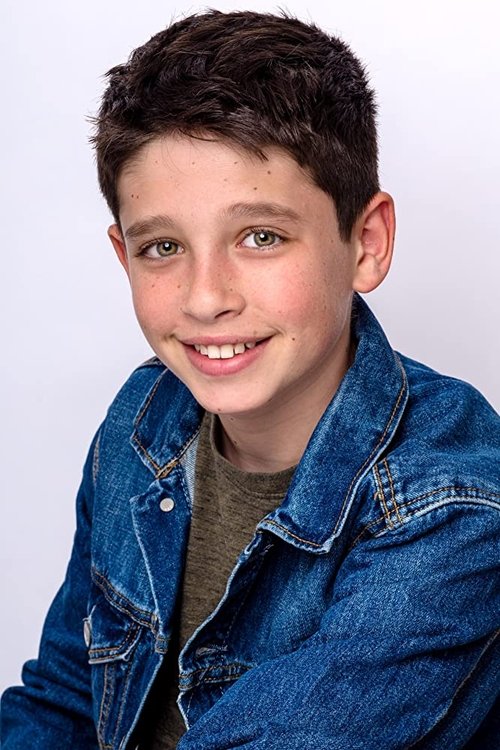 Liam Kelman as Drew Becker