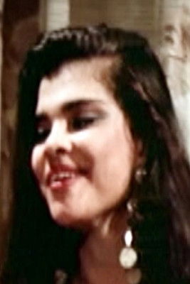 Safinaz Fathy as سناء