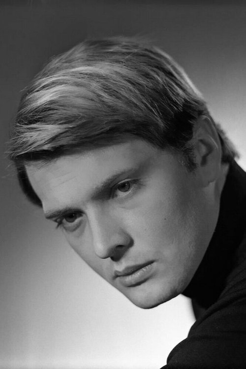 Boris Bystrov as Maks