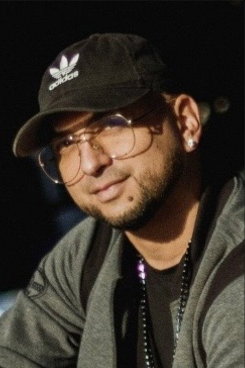 Edwin FrankO as Giovanni