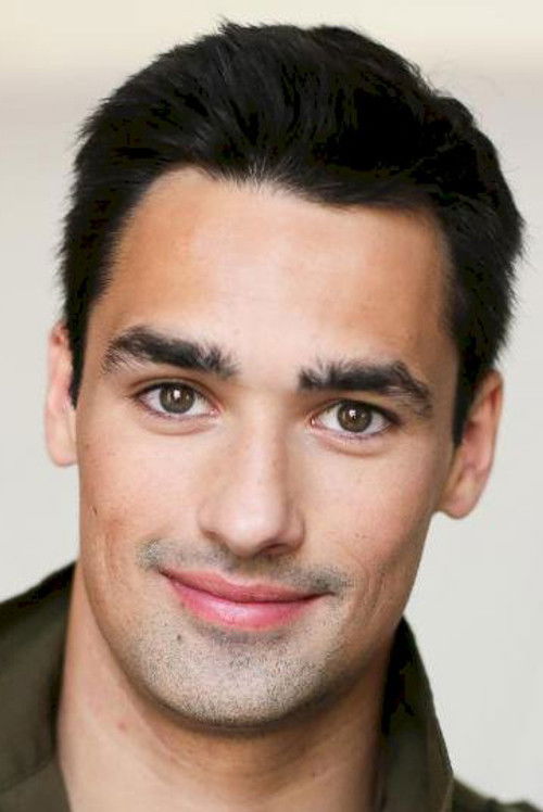 Maxence David as Thomas Guyot