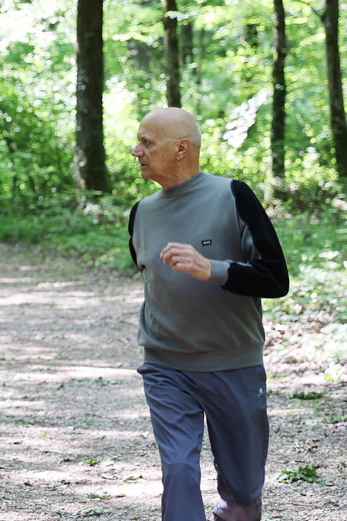 Gaston Gaillard as Le joggeur