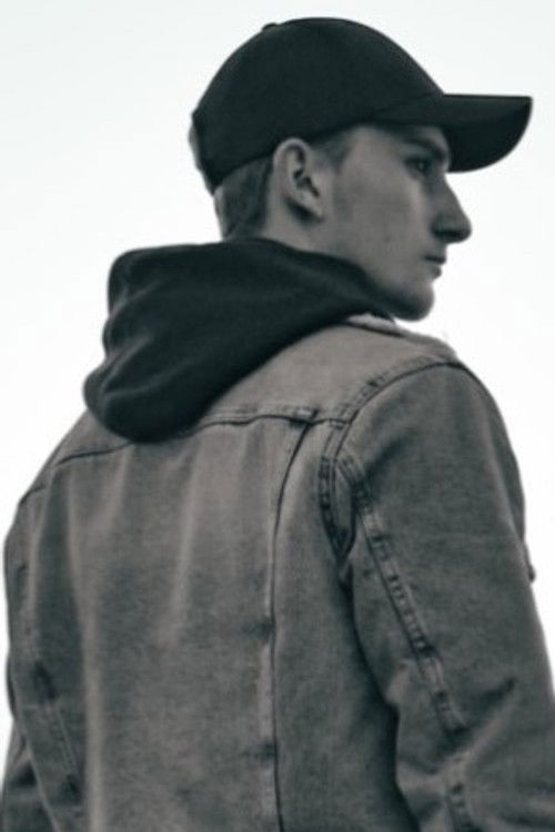 Jan-Eriq Maaß as Pete Sulkin