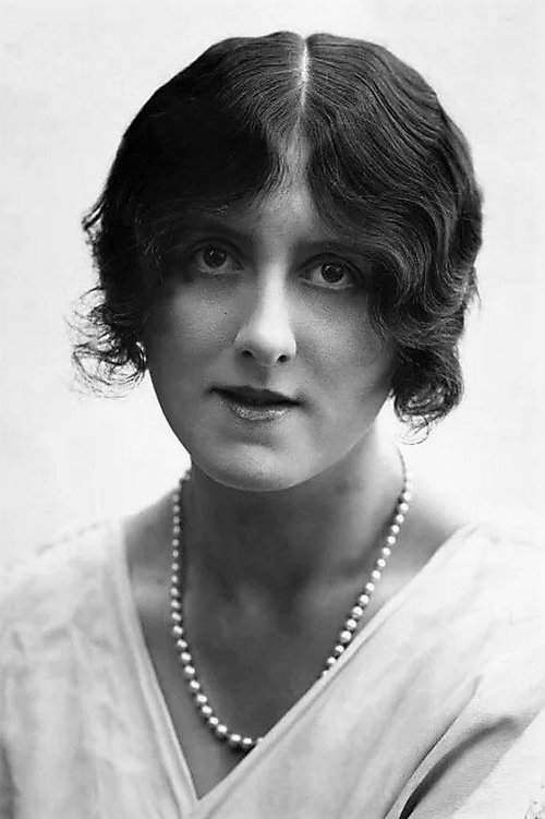 Dorothy Ward as Minor Role (uncredited)