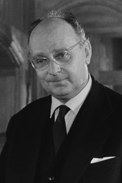 Robert Vattier as Le professeur Schüller (uncredited)