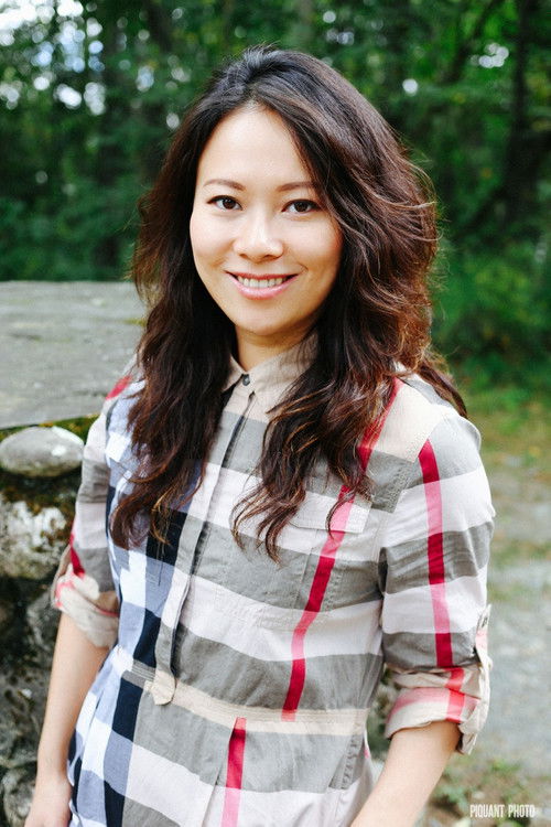 Fei Wu as Interviewer and host