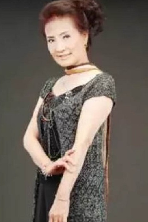 Guizhen Yang as 小花