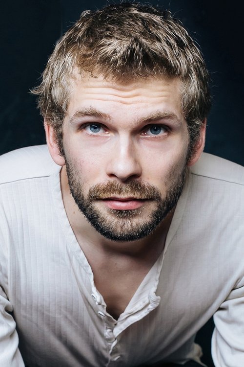 Sam Gilroy as Connor Novick