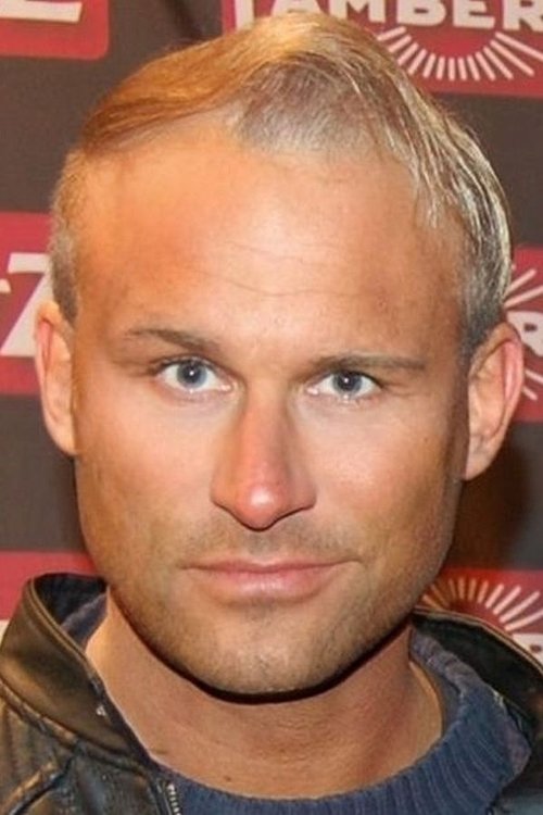 Martin Hentschel as Padre Vitali