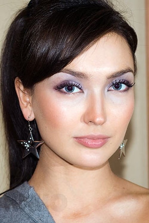 Alyona Sozinova as Глория (озвучка)