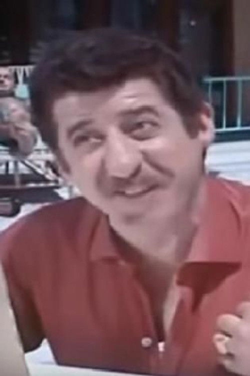 Selim Hana as مصور