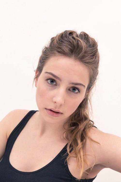 Olga Turchak as Anya