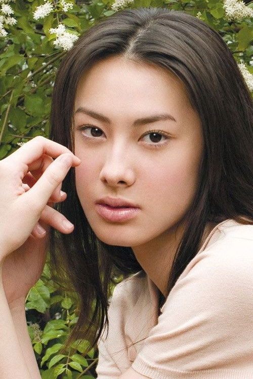 Isabella Leong Lok-Sze as Yee