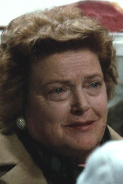 Iolanda Fortini as Crime Scene Spectator (uncredited)