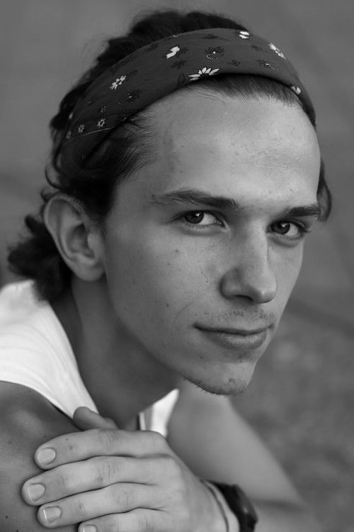 Danylo Samoilov as Sasha