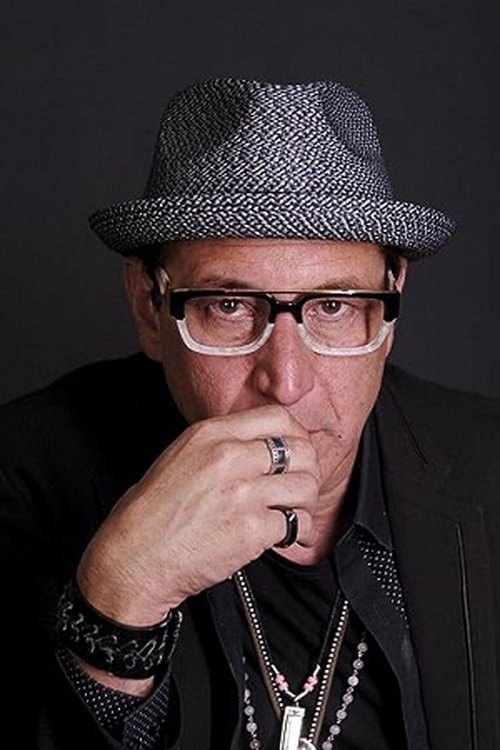 Íce Mrozek as Frank