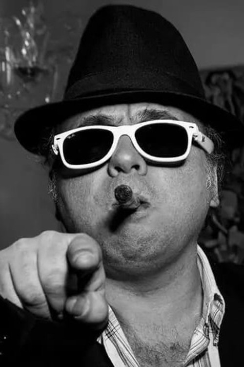 Carlos Benincasa as Hombre sala de espera