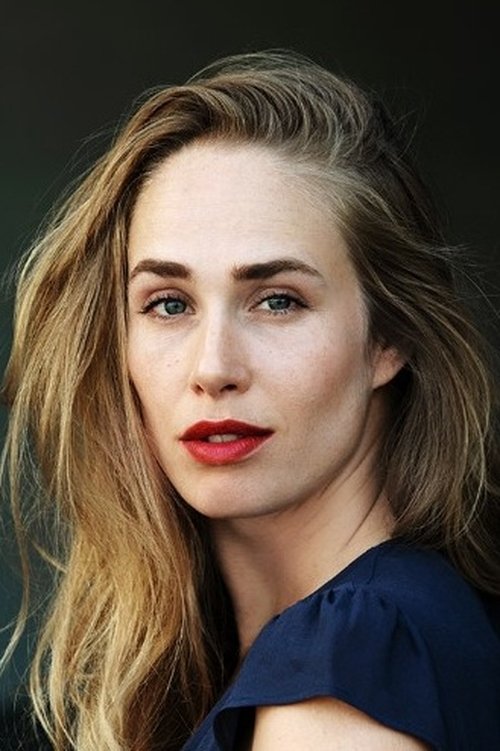 Laura Egger as Steffi