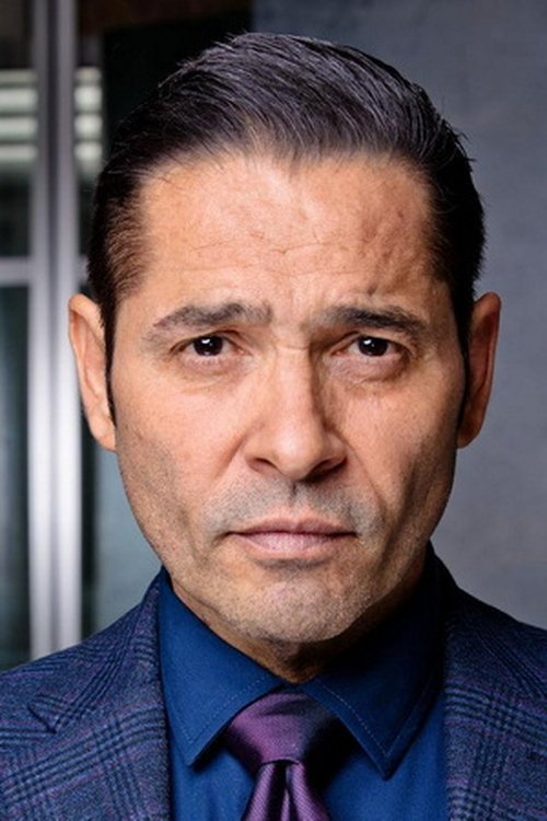 Maurice Ripke as Reef