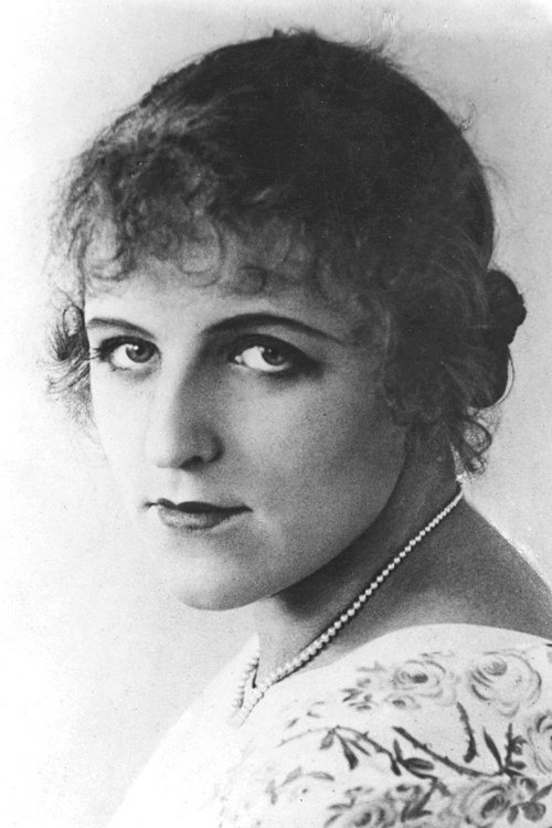 Inga Sundblad-Ellis as Karin Blom