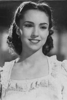 Yeya Duciel as Martita